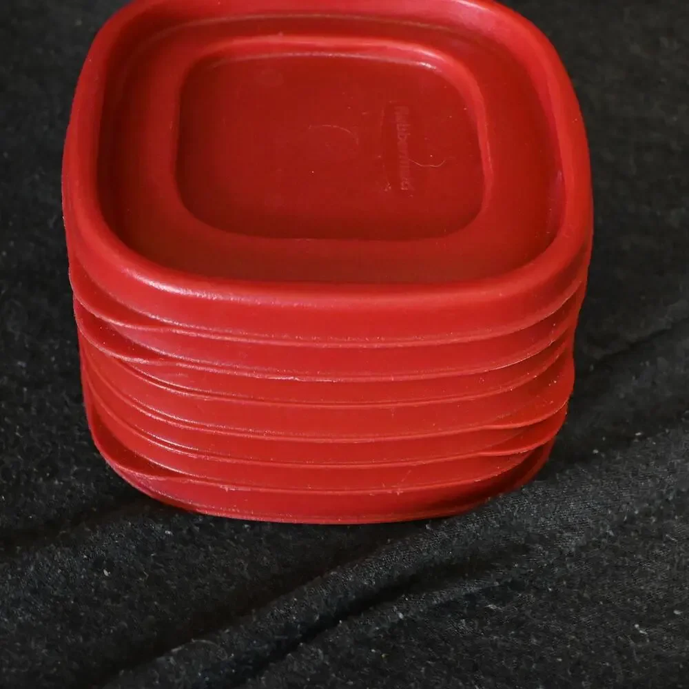 Lot of 7 Rubbermaid 7J58 Replacement Lids Red